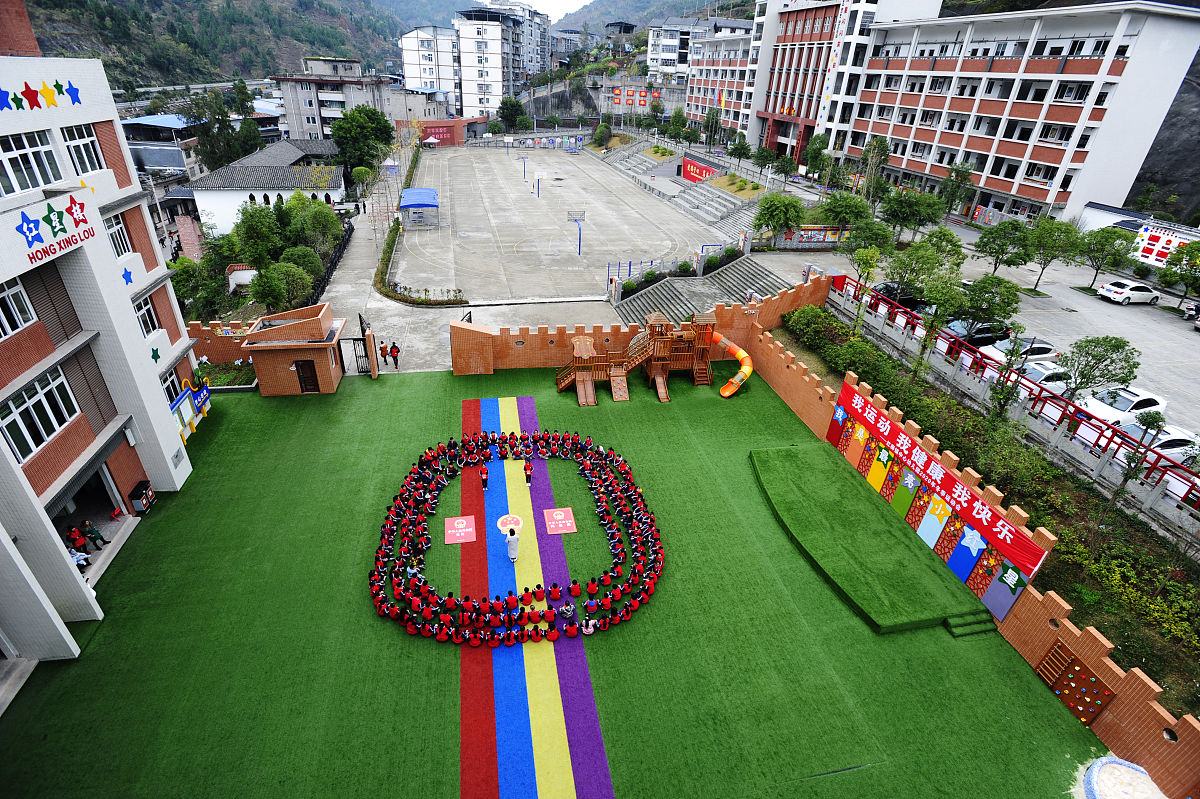 中国宪法：地位、历史、内容、实施与挑战