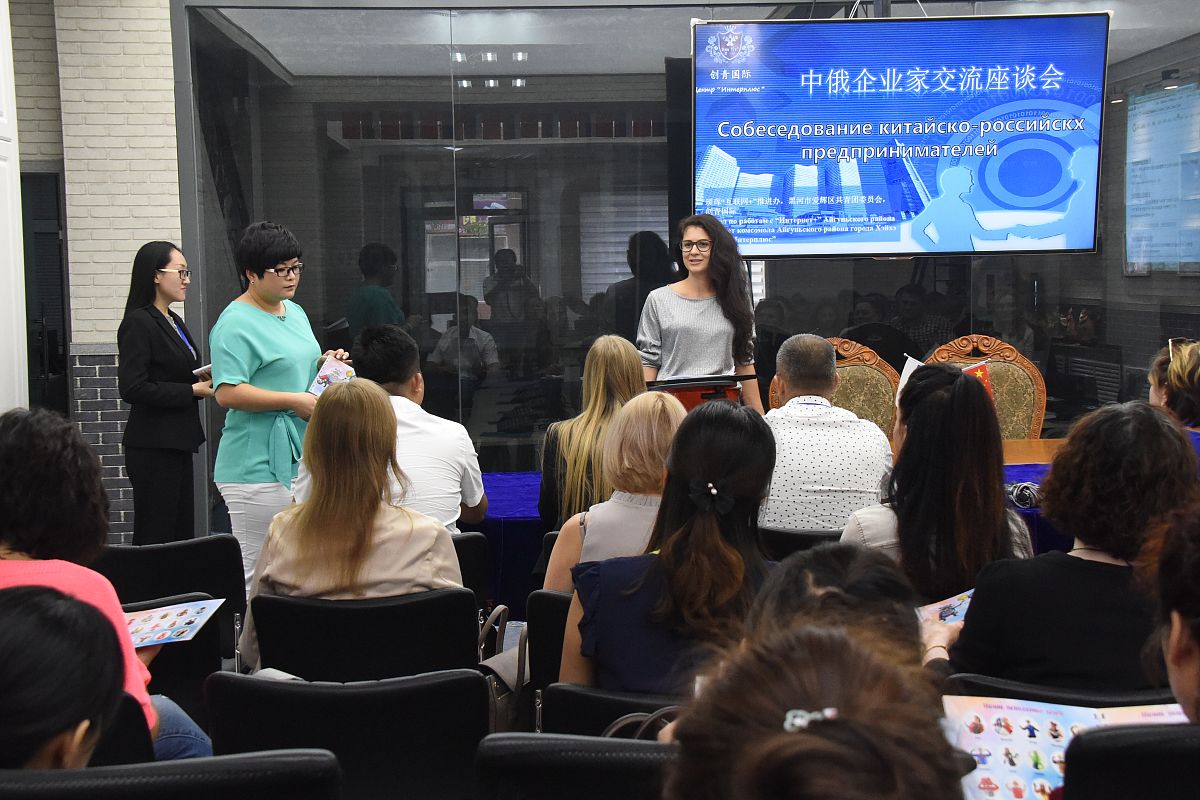 座谈会主题凝心聚力谋发展 担当作为谱新篇为深入推动习近平新时代中国特色社会主义思想主题教育走深走实进一步激励集团广大青年融入企业中心工作挖掘发现一批有思想、有目标、有能力、有干劲的优秀青年为争当我省两个先行基本建设主力军、排头兵贡献三建力量。经研究决定在五四青年节前后召开青年座谈会倾听广大青年所思所想所盼座谈会发言时开门见山谈想法、提建议、出点子不谈成绩写一篇发言时间控制在5分钟内的稿子