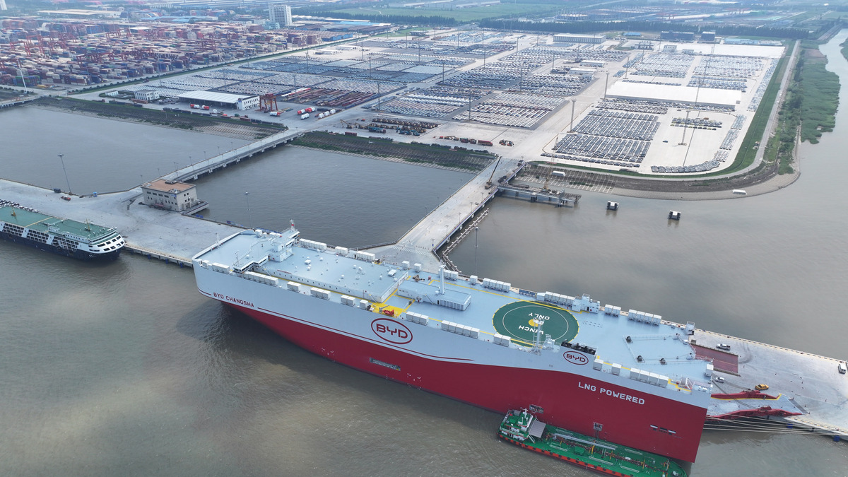 According to the consignees message the consignee started arranging vehicles to transport the remaining cargo of our ship in the Tianjin Port warehouse on June 8th As of now according to the port