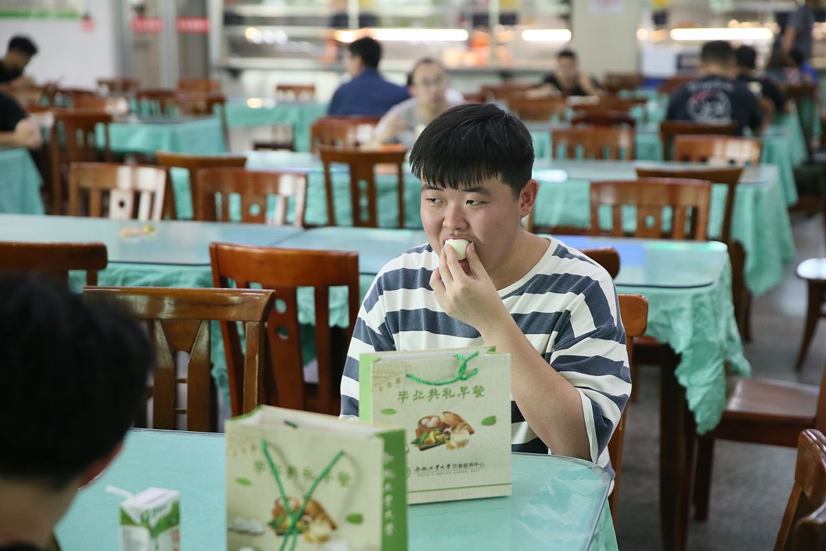 告别青春，绽放成长的光芒——我的大学毕业感言