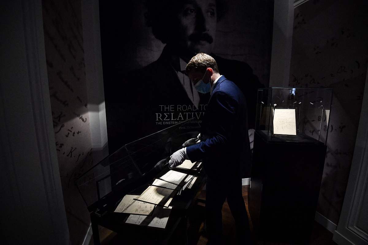 爱因斯坦销毁研究成果真相：误解与贡献