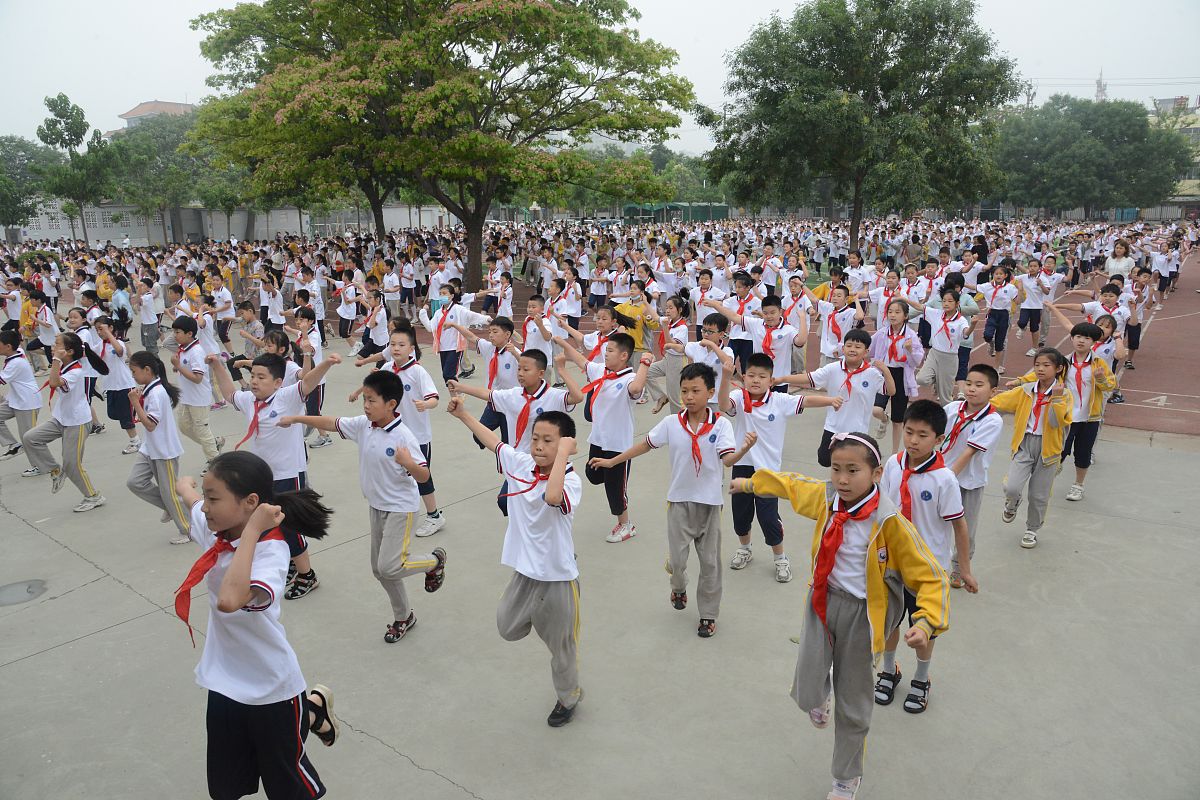 2021年6月10日,山东聊城,180名茌平区实验幼儿园大班幼童在实验小学体