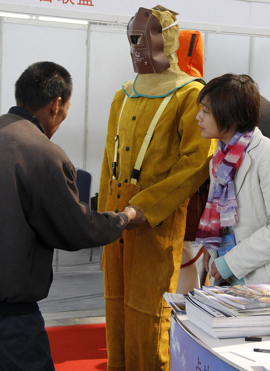 锂离子电池 vs 铅酸电池：性能对比及优劣分析