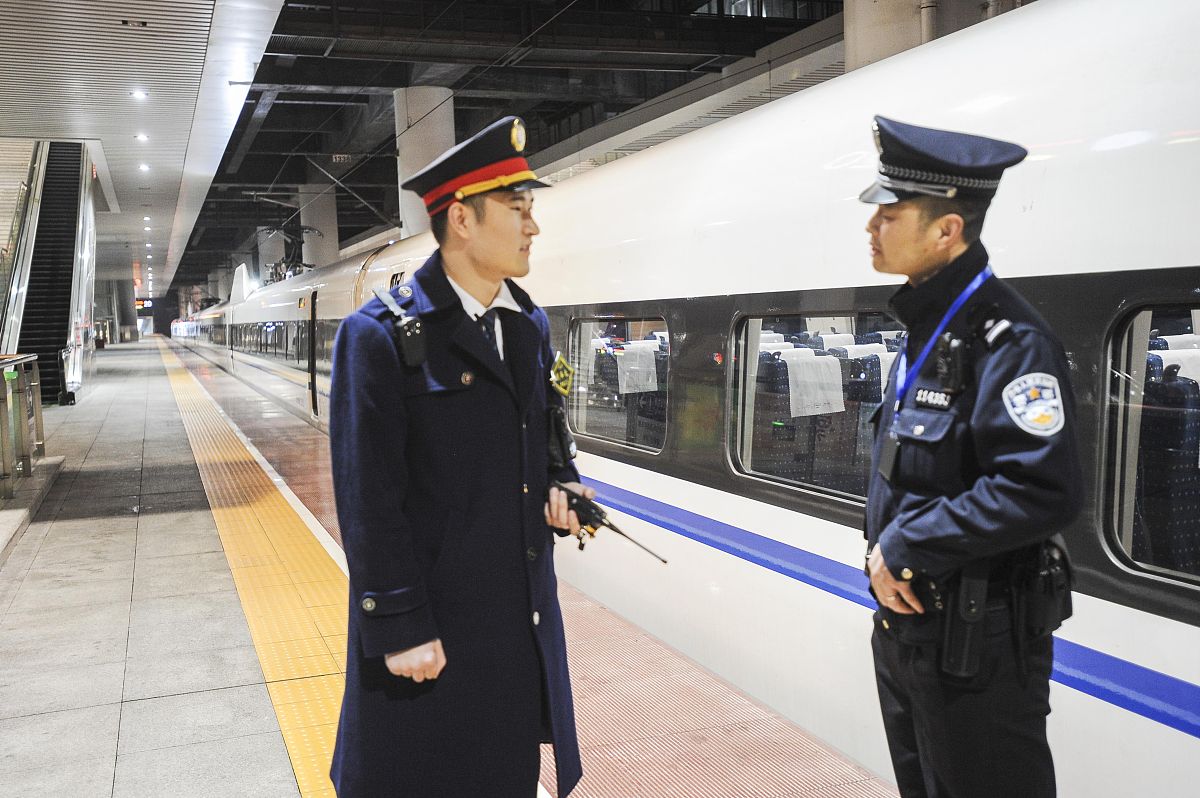 贵阳铁路机电学校招生初中生吗？