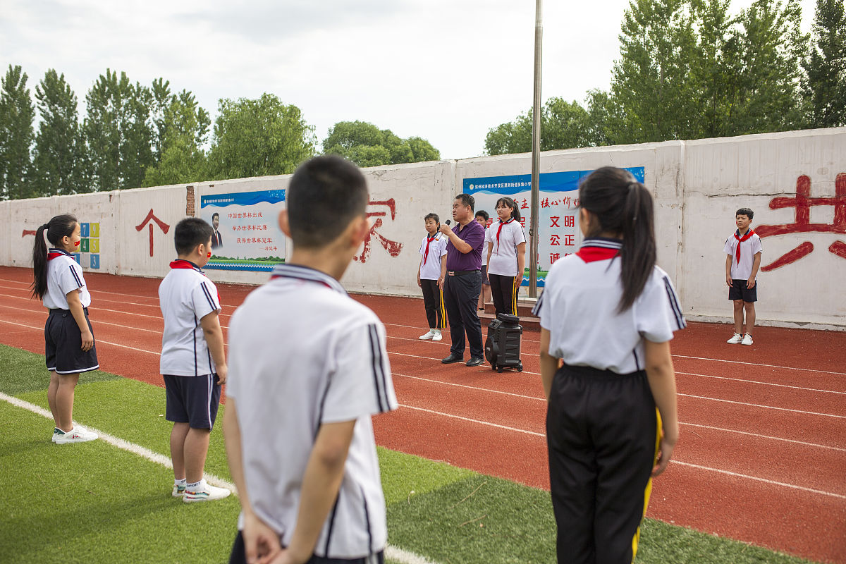 2020年6月1日,山东滨州,儿童节来临之际,张集小学展开了一次别样的六