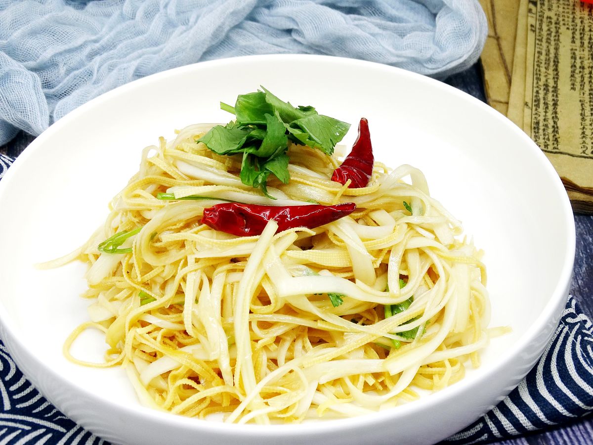 请600字博客文章主题是：黄花菜怎么吃