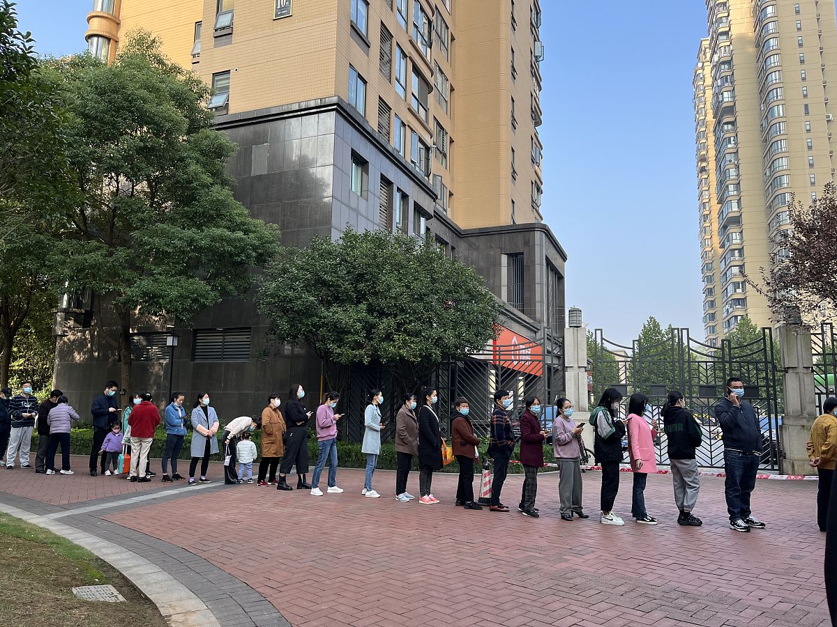 你现在是一名物业管理专业的实习生在长沙万科魅力之城住宅项目实习实习身份为楼栋管家实习时长为5个月开始实习的时间为2022年8月4日以周为单位写20篇实习周记每篇200字左右格式不要太固定