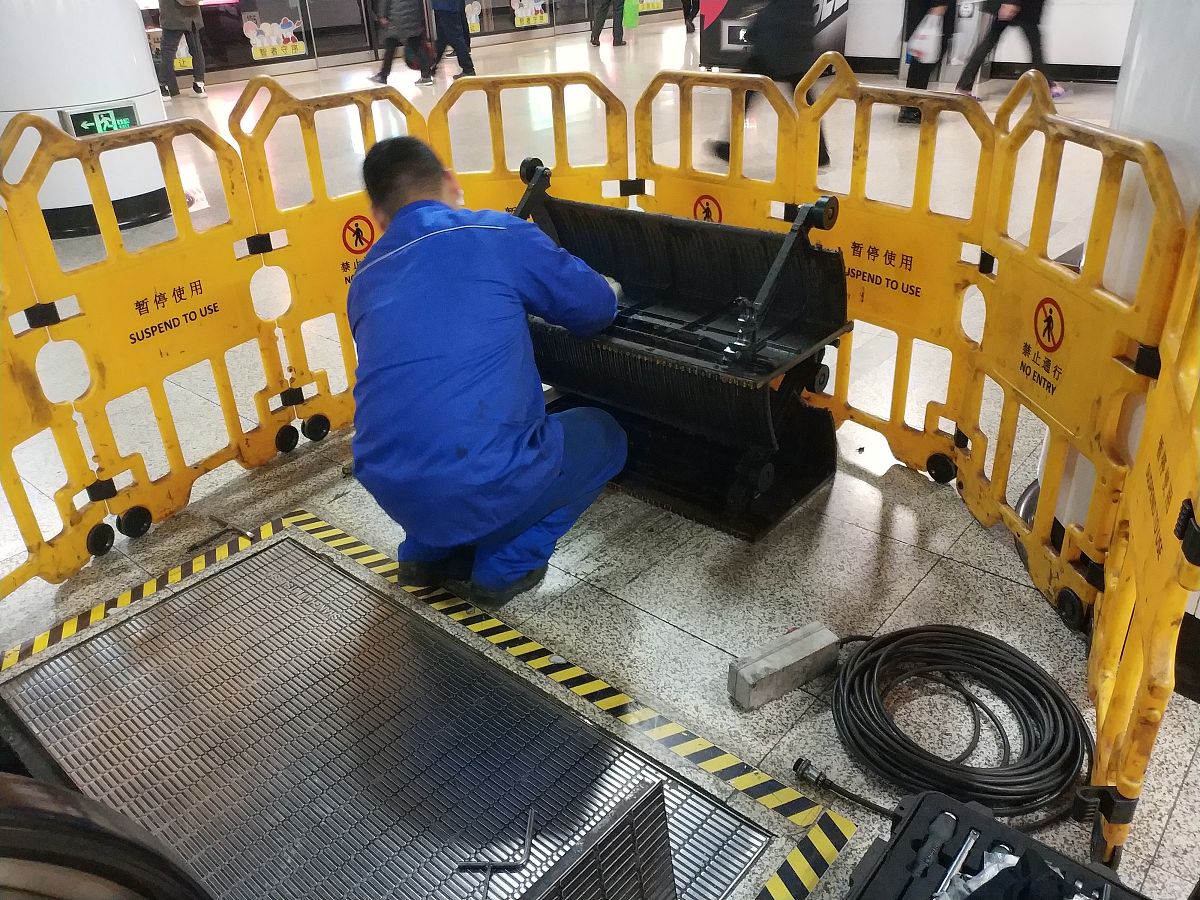 自动扶梯刹车故障：速度过快或过慢的原因及预防措施