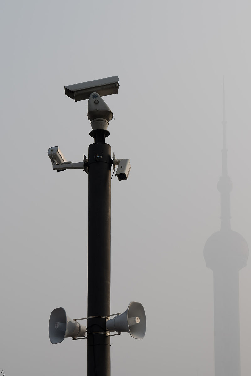 你用局长的口吻说一下明天清明节放假一天的安排