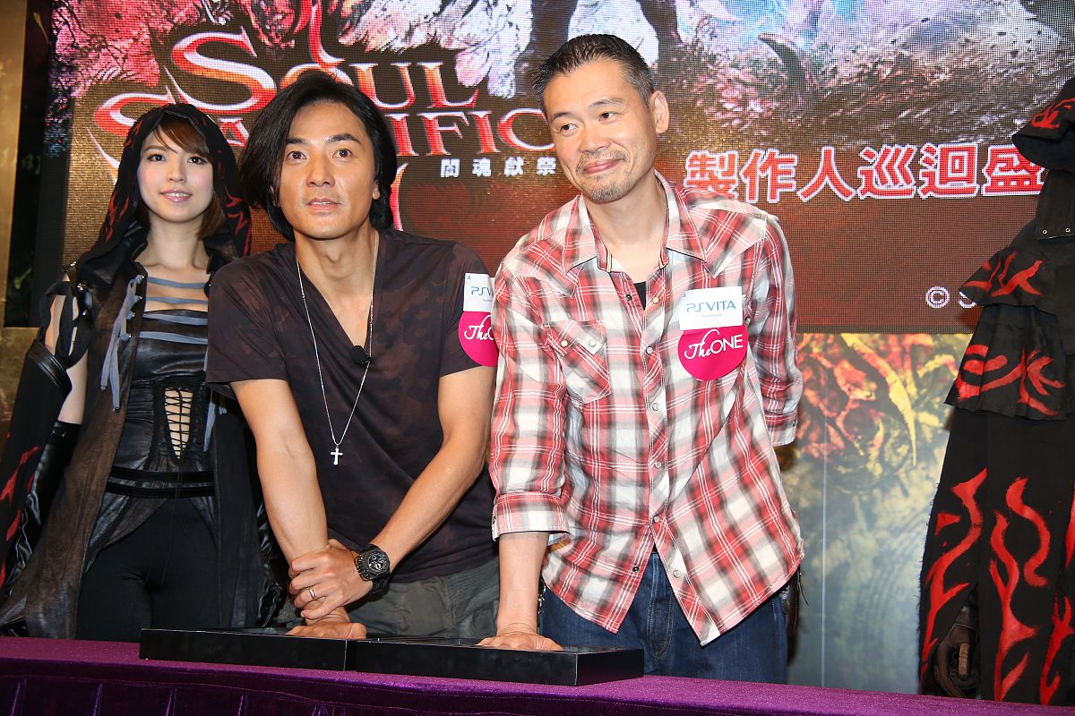 2013年6月22日,香港,明星出席游戏宣传活动. 郑伊健