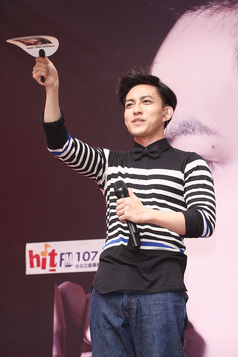 2012年7月8日,台北,林宥嘉在台北举办新专辑《大小说家》签唱会.+++_+