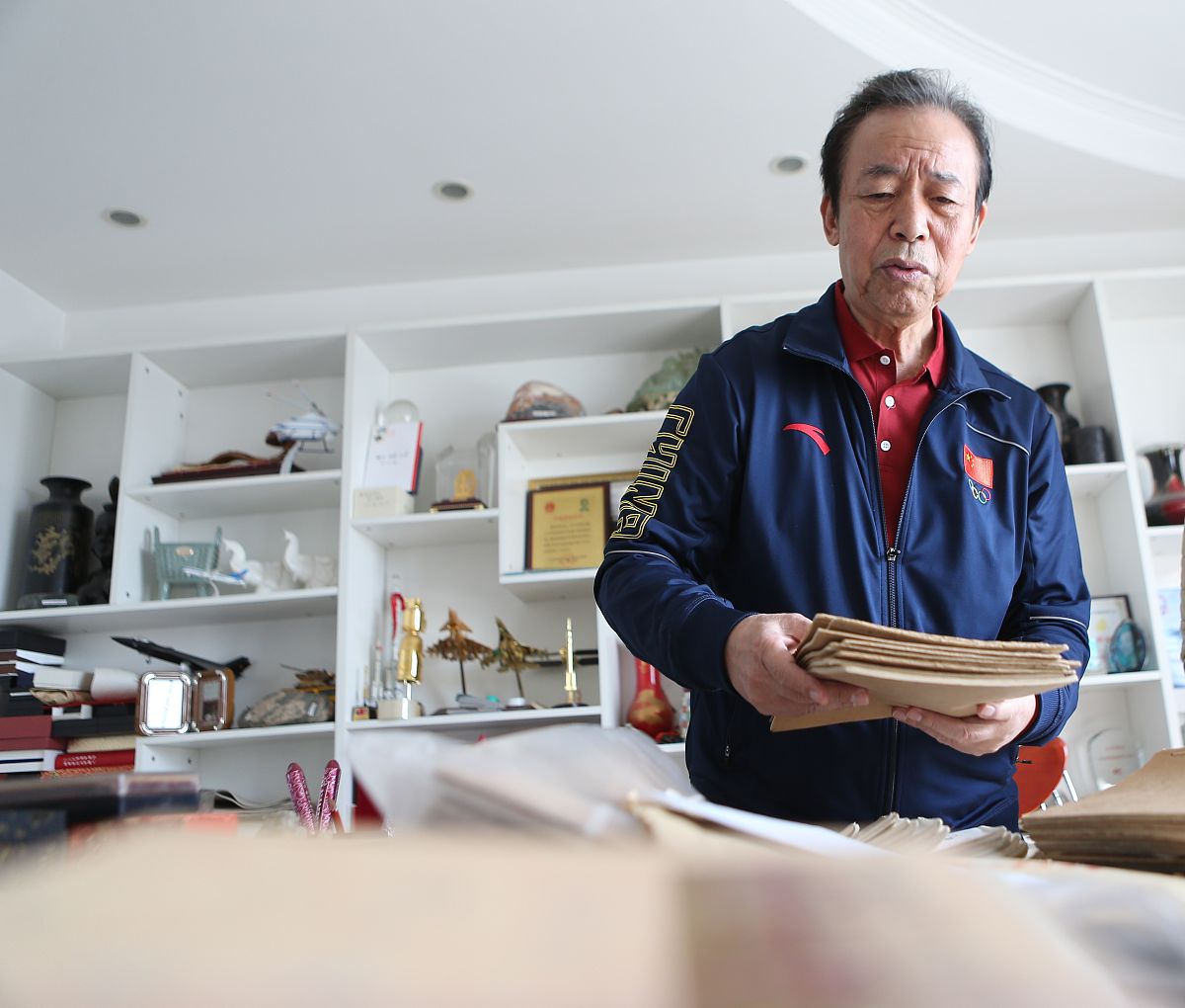 《八次危机》该书是温铁军及其科研团队长期努力开展调查和比较研究的成果之一。它从崭新的角度传递了中国发展的经验和教训分析了中国自1950年以来经历的主要危机及其克服的办法总结了中国改革和发展的路径展示了中国如何成功实现软着陆并利用危机进一步发展。读书笔记温铁军的《八次危机》不少于2000字需要写到本国经济发展的想法与思考并起一个简短有概括性的标题。