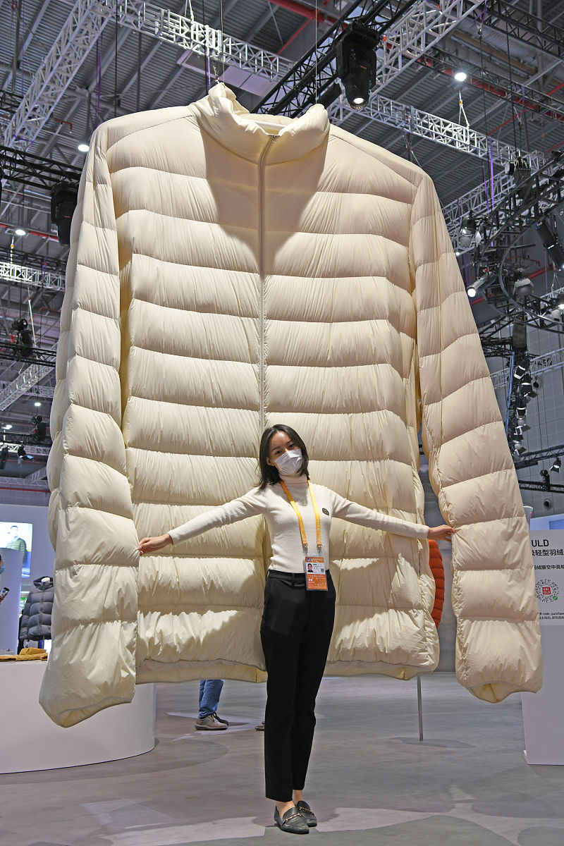 写一段关于北京鸭和北京白鸭绒的介绍用于服装吊牌