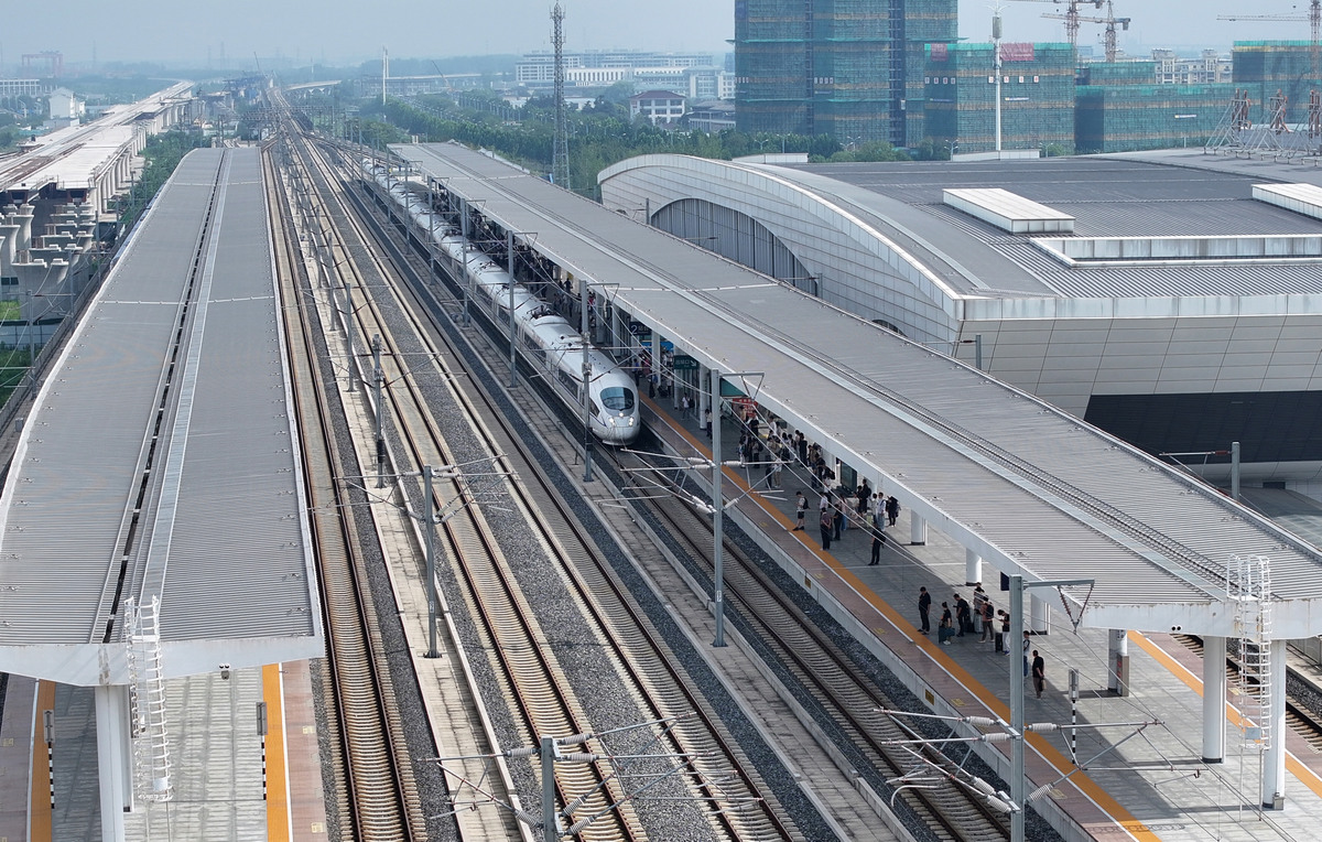 轻轨 vs 城际铁路：城市交通的关键差异