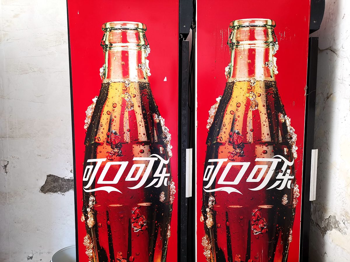 近五年微信公众号可口可乐春节广告创意分析：趋势、策略与效果