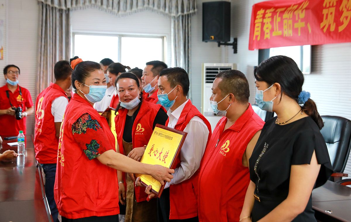 低保家庭大学生申请助学金，求助！