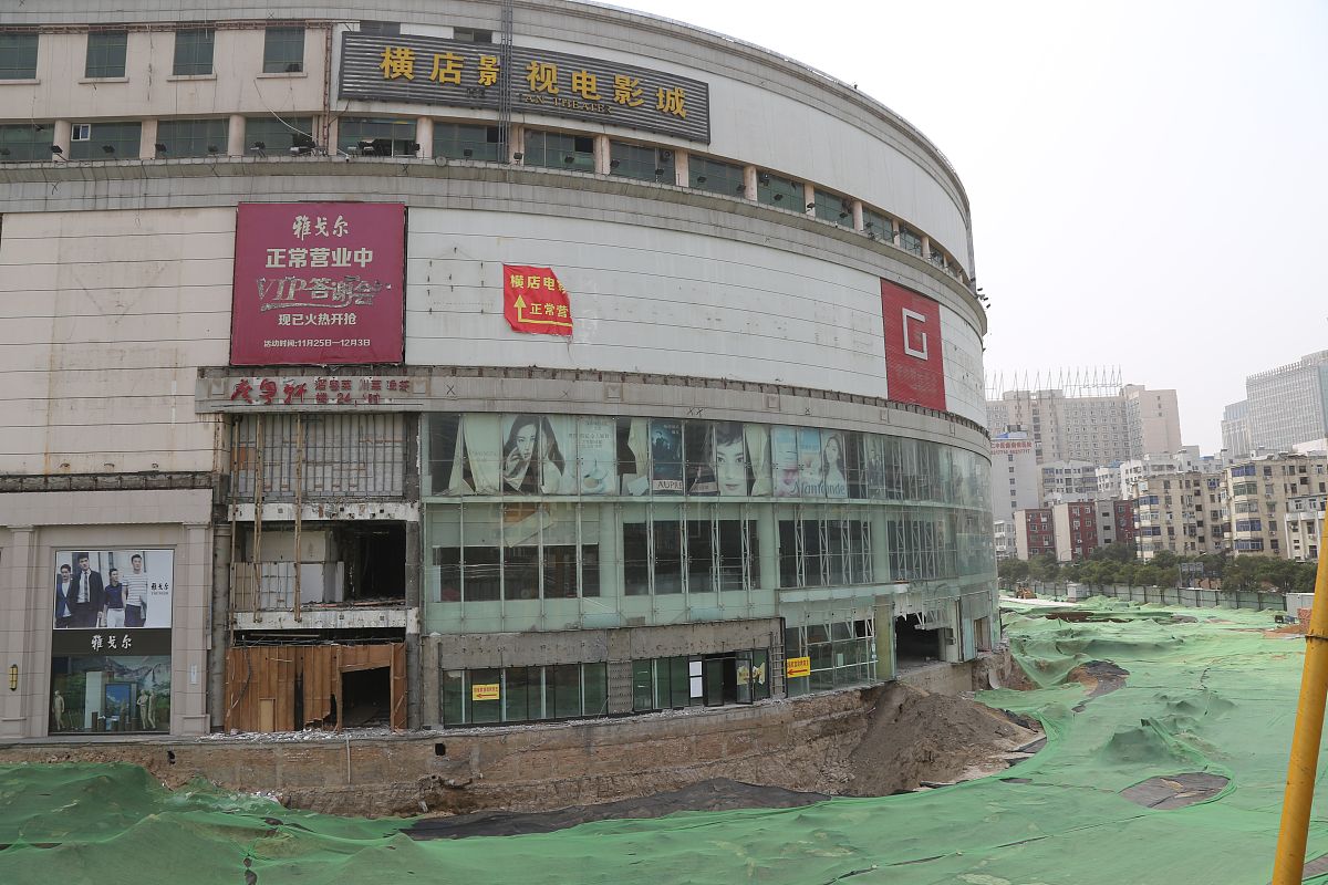 2018年3月29日,在郑州二七商圈里寸土寸金的核心位置,出现了一家在"废