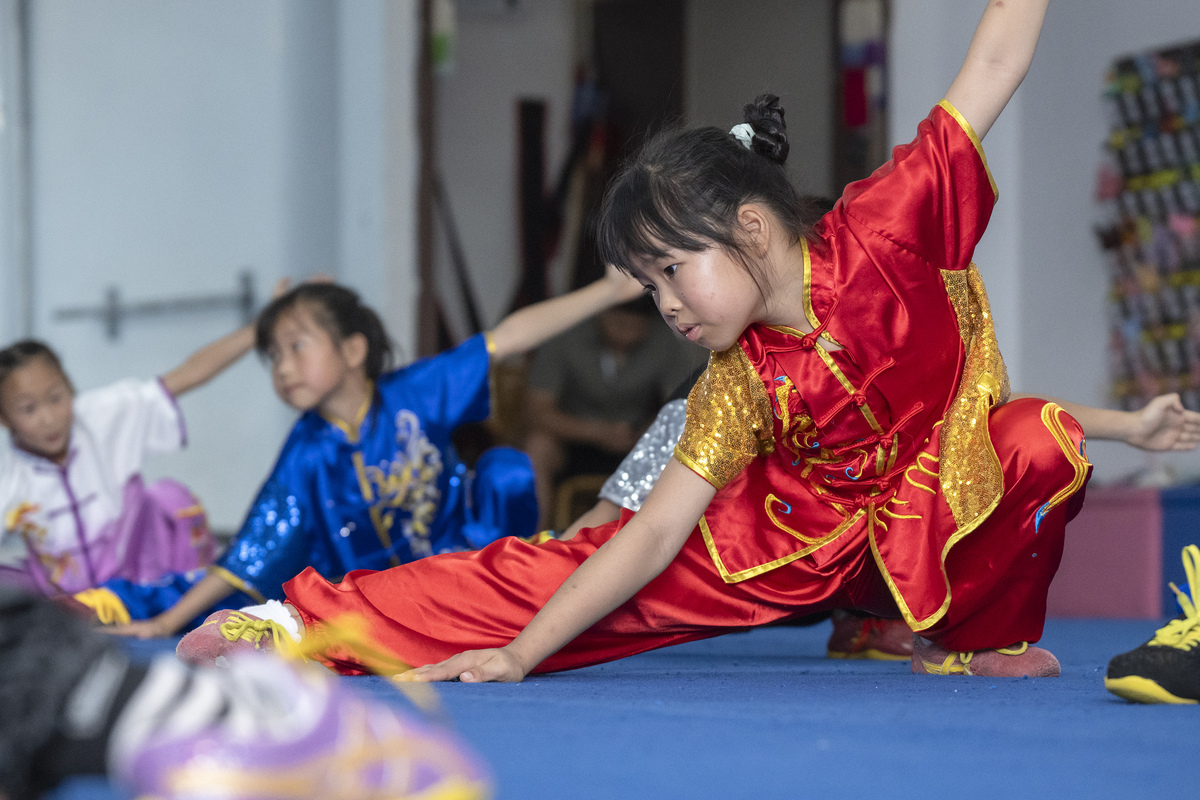 中国武术火爆全球！后女孩演绎传统魅力