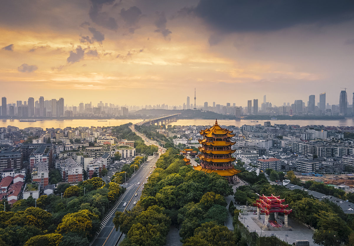 2021年9月3日,实拍武汉黄鹤楼日落景色.