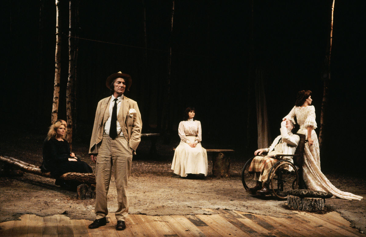 你好能帮我概括一下《巴黎圣母院》吗