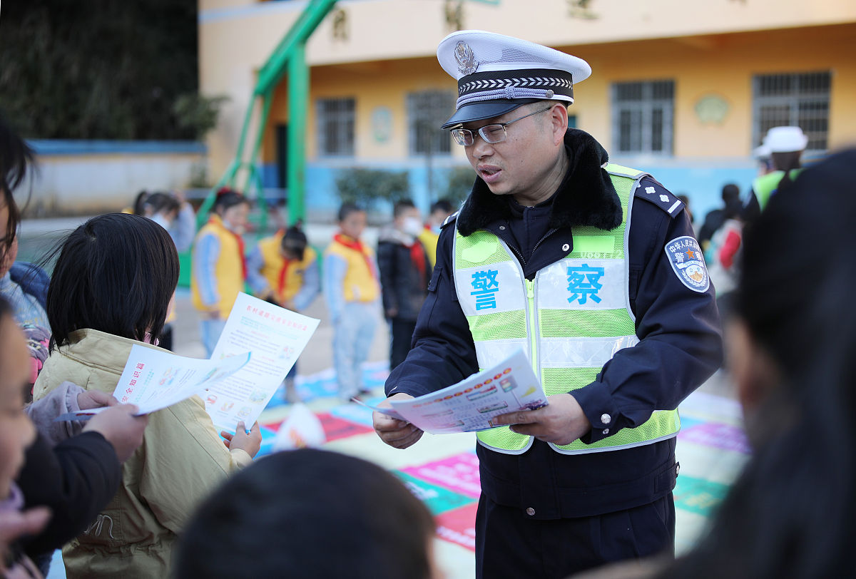 交通辅警年终总结：维护秩序，保障安全