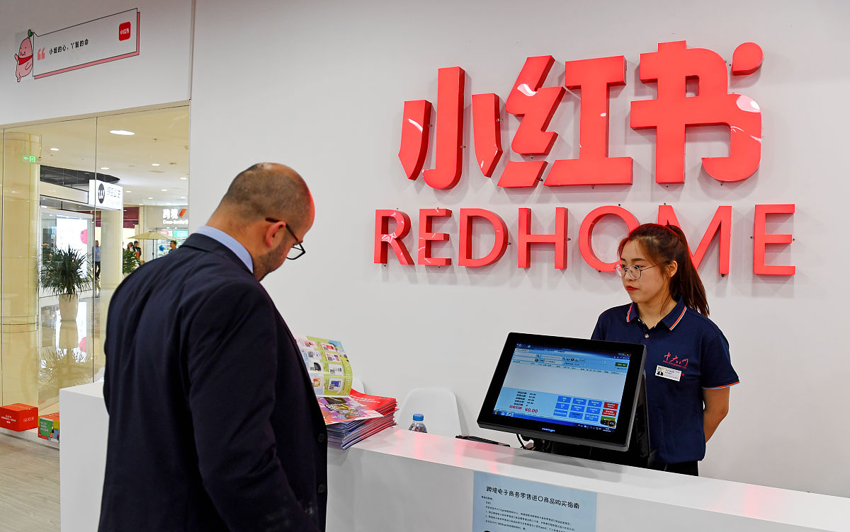 帮我取一个未来会有很多粉丝的小红书网名，需要包含“椰”和“湖”这个字