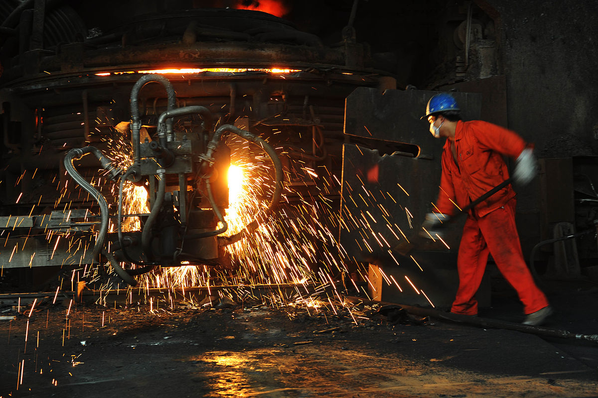 钢铁厂：工业的灵魂与人类的意志