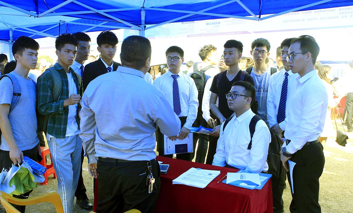 请翻译成中文核心提示： 3月30日中国科协青托人才2023报告会在我校水产楼A105报告厅展开。本次报告会就水产各领域最新研究成果进行交流由水产学院副院长高坚主持。南湖新闻网讯通讯员 严孟芝3月30日中国科协青托人才2023报告会在我校水产楼A105报告厅展开。本次报告会邀请了中国水产学会第七届、第八届中国科协青年托举人才。集美大学王文磊副教授中国农业大学谭雨青副教授中国科学院海洋研究所黎奥研究员