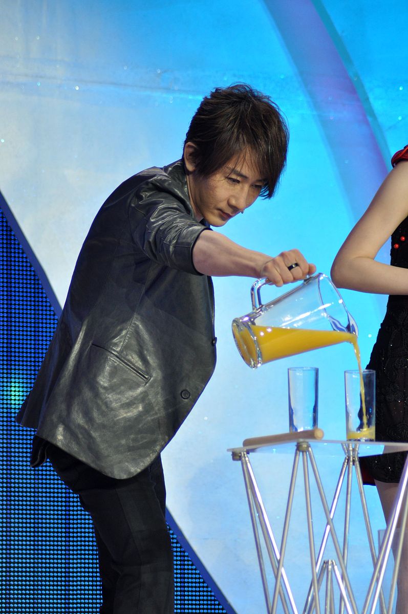 2012年1月10日,上海,"2012东方卫视群星新春大联欢"暨海派春晚开始录