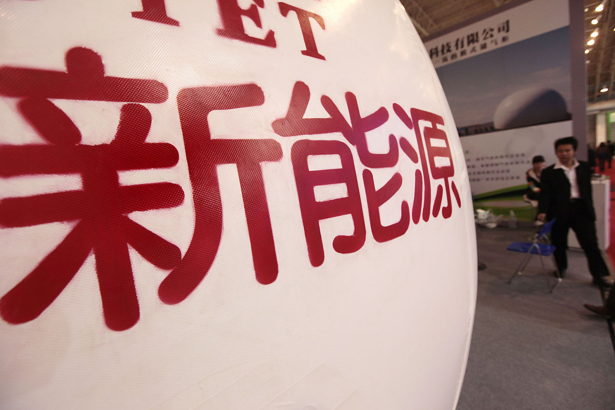 从班轮营运的视角写出船舶尺寸对碳排放的影响