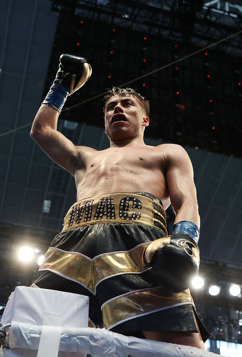 WWE1538爆笑解说：道夫'掉裤杀'反遭制裁，奥斯汀理论笑纳胜利！