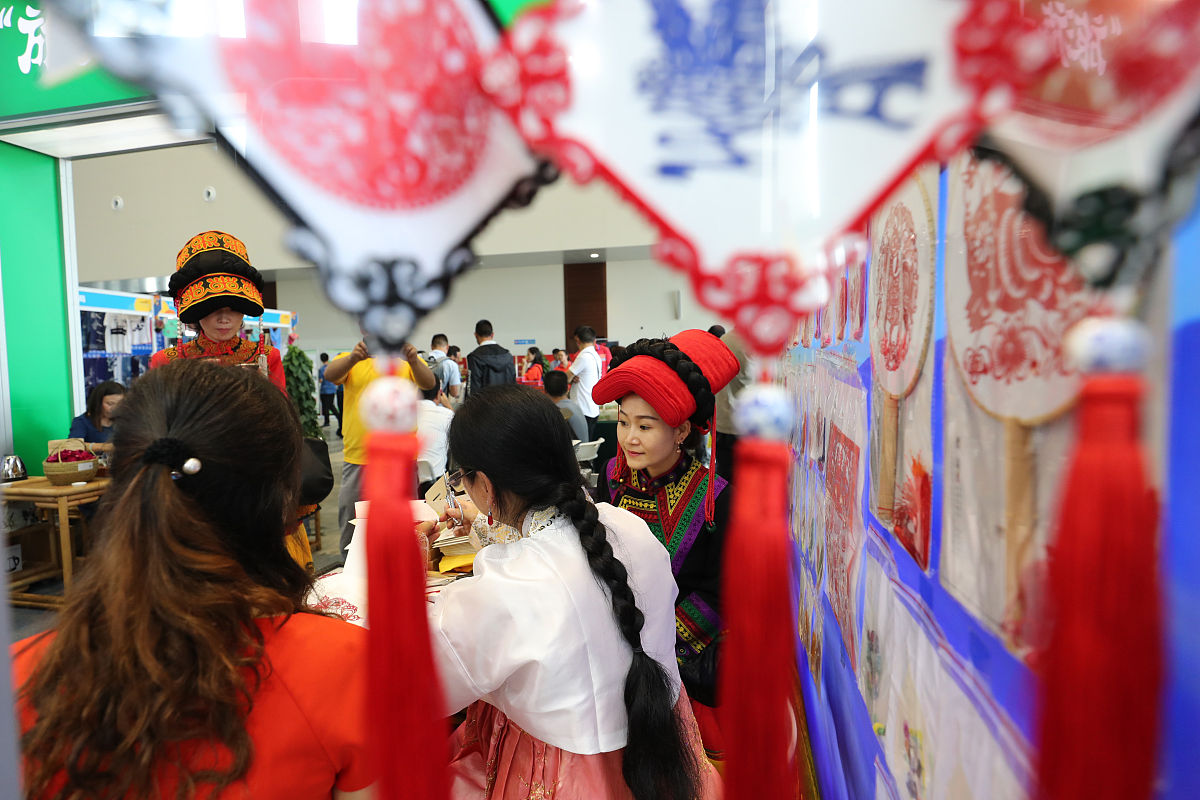 民俗文化节策划现状：国外盛况与国内发展趋势