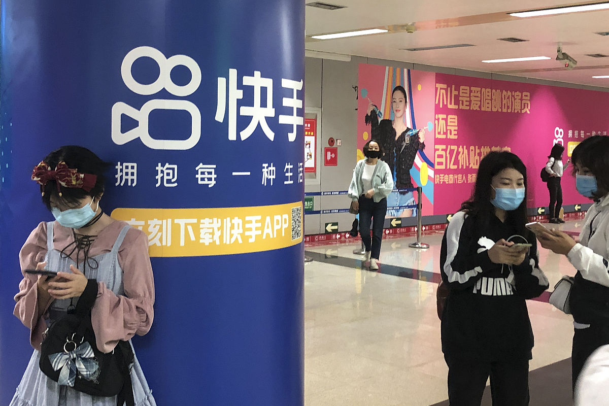 在代码中添加个解析中3个点点需要动态完整代码!DOCTYPE htmlhtmlhead	title快手解析title	meta charset=UTF-8	script src=httpscodejquerycomjquery-351minjsscript	style		body 			font-family Arial;			background-color #f2f2f2;						h1
