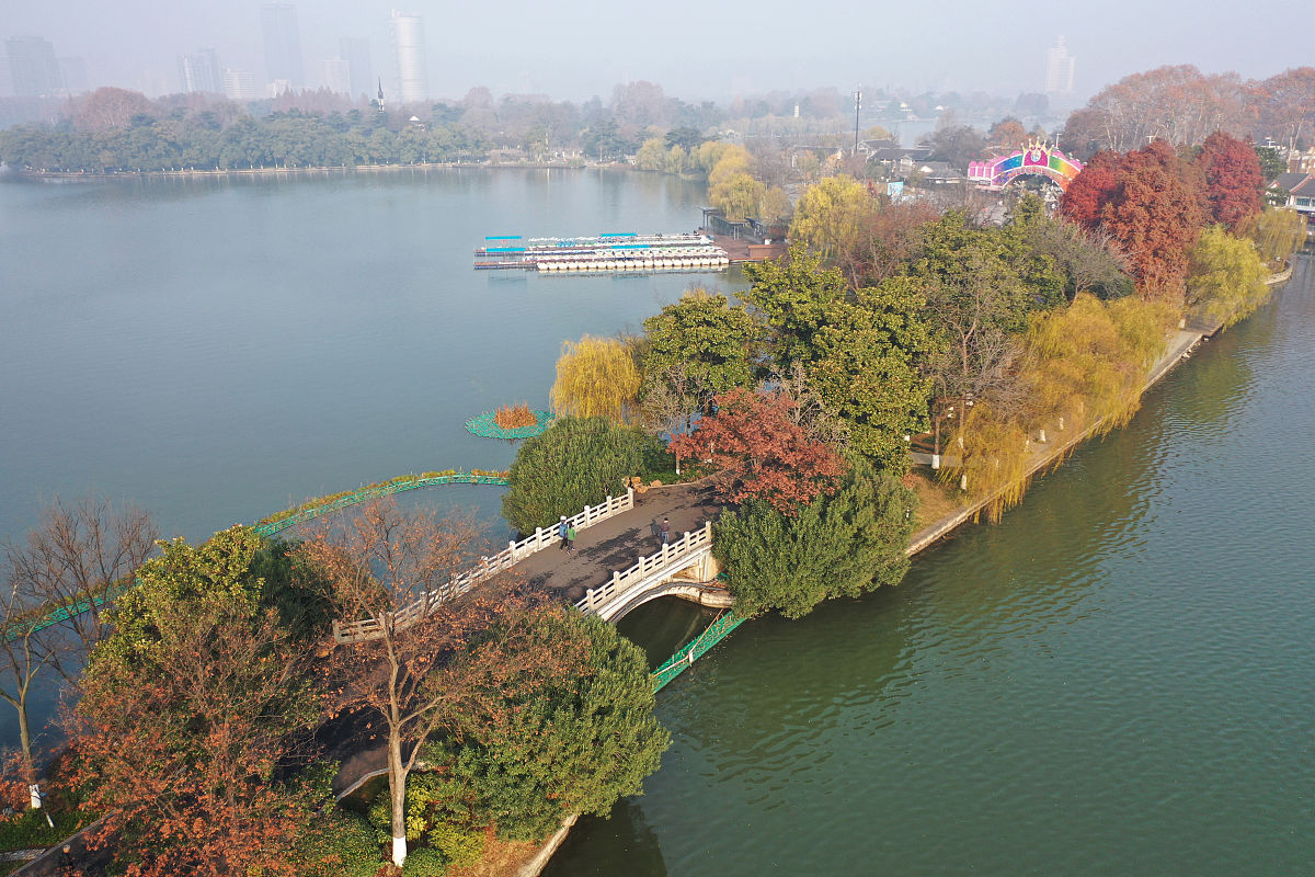 写一篇介绍南京玄武湖的旅游推文