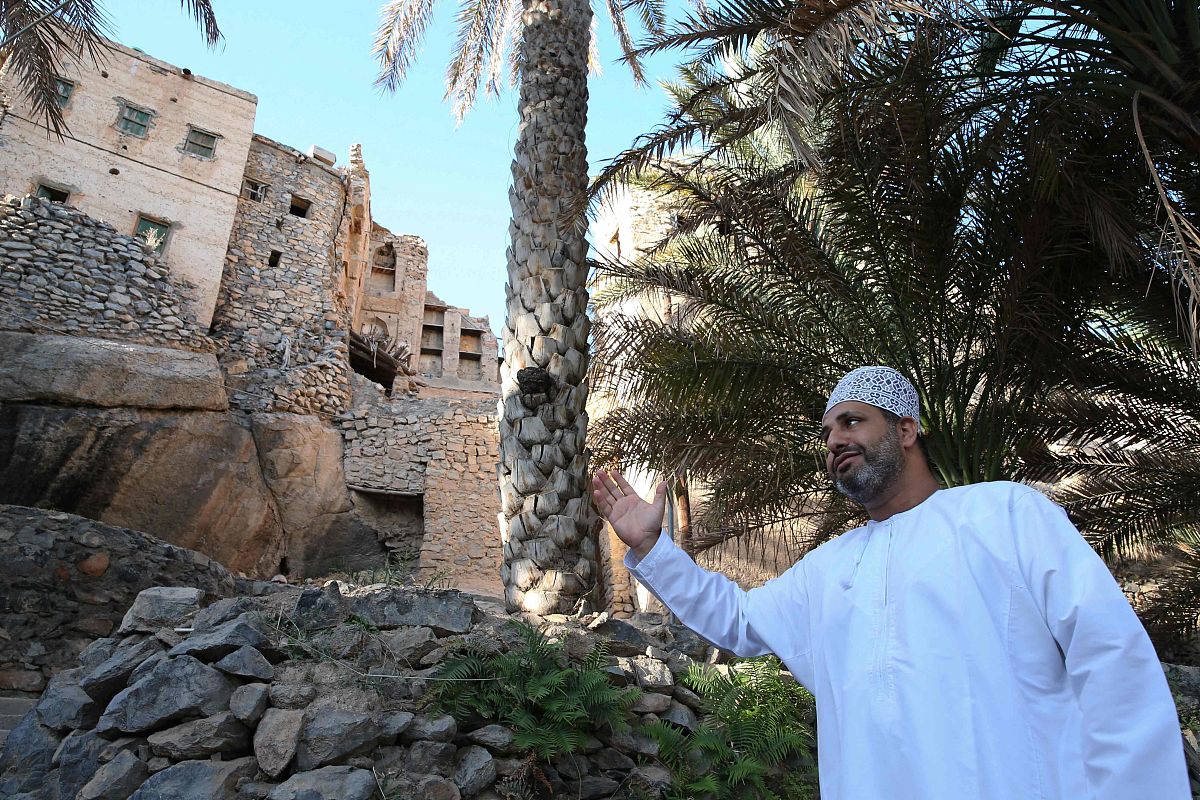 当地时间2021年2月8日,阿曼misfat al-abriyeen,该村庄通过将泥砖房修