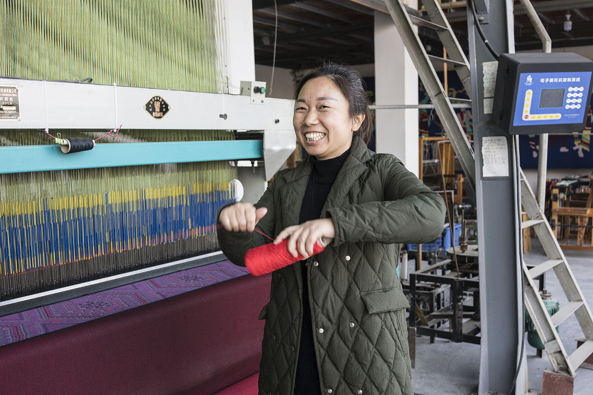 有什么适用于形容长征精神对我们现代青年影响很大的优美词句或者古文请给出至少十句。