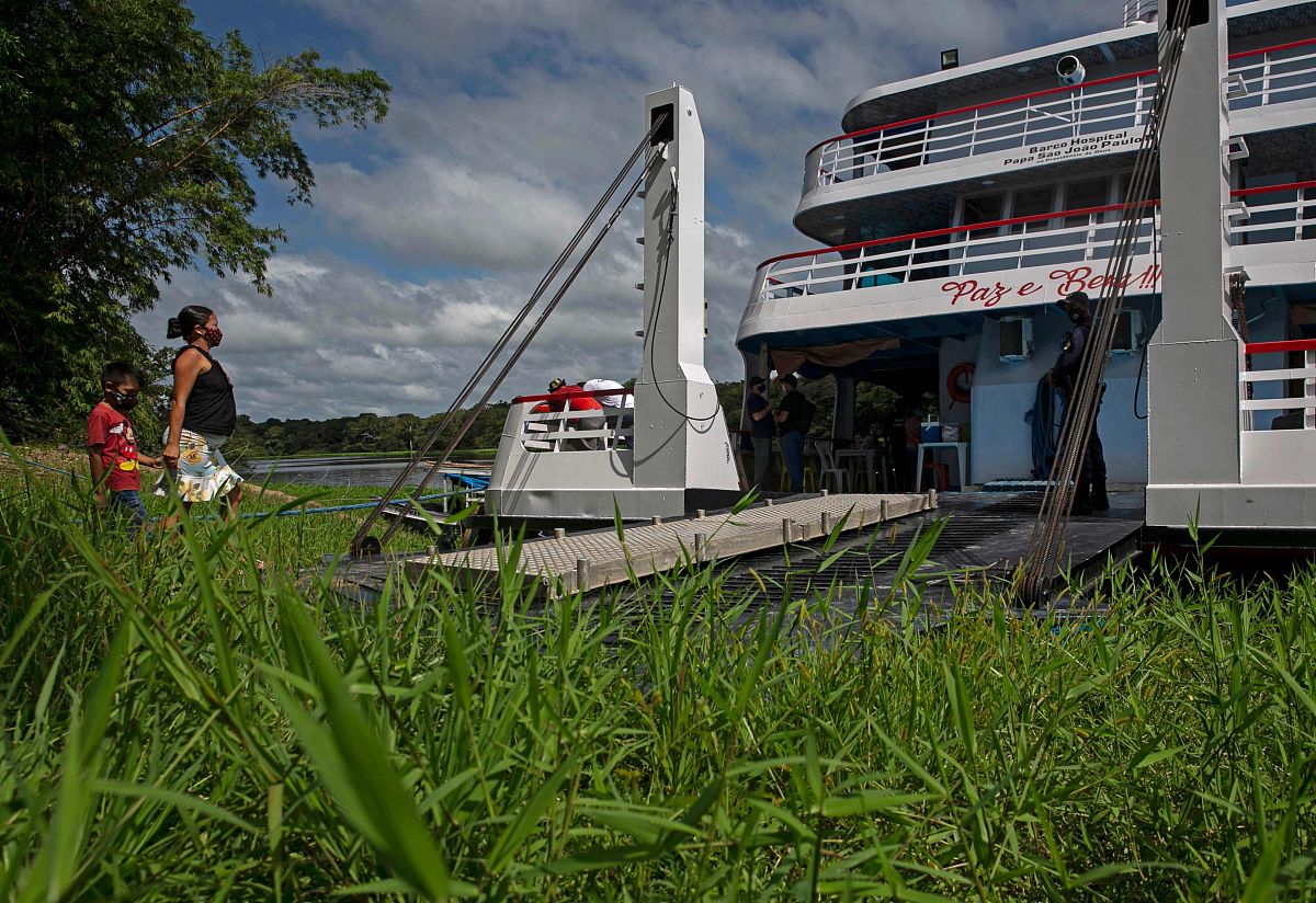 重庆护理专业选公办还是民办？深度解析两类学校优劣