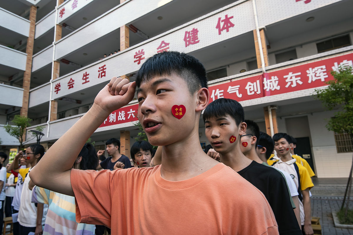 郴州市第一中学初中部新生第一课：开启初中新征程