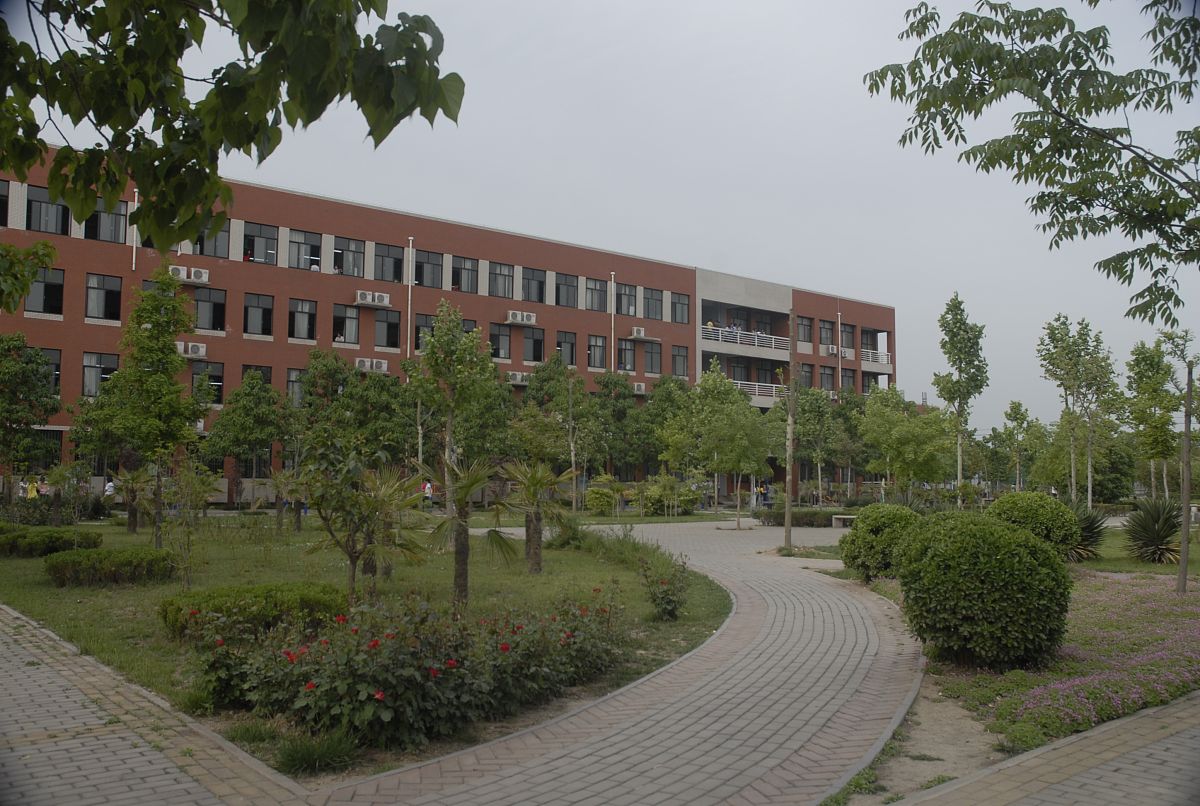成都市翰林职业技术学校的收费情况如何怎样报名