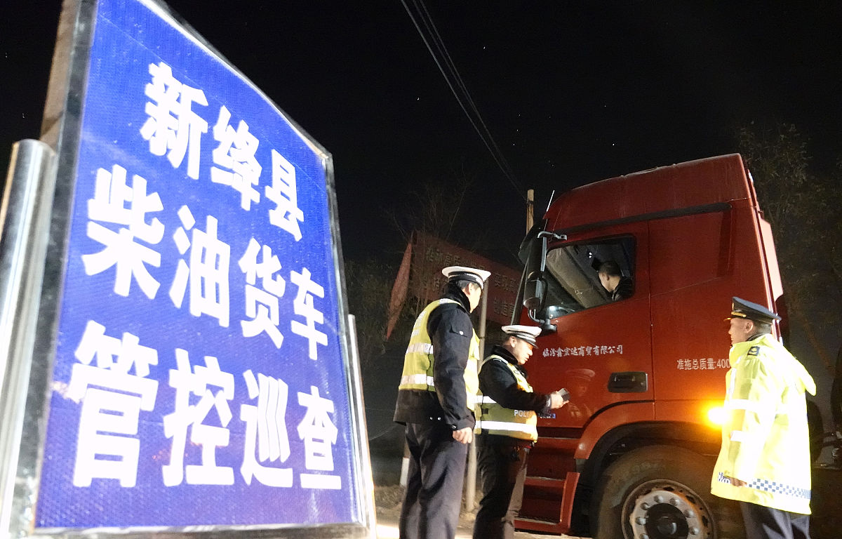 县交通运输执法大队开展全县交通运输企业安全生产大隐患排查，保障安全出行