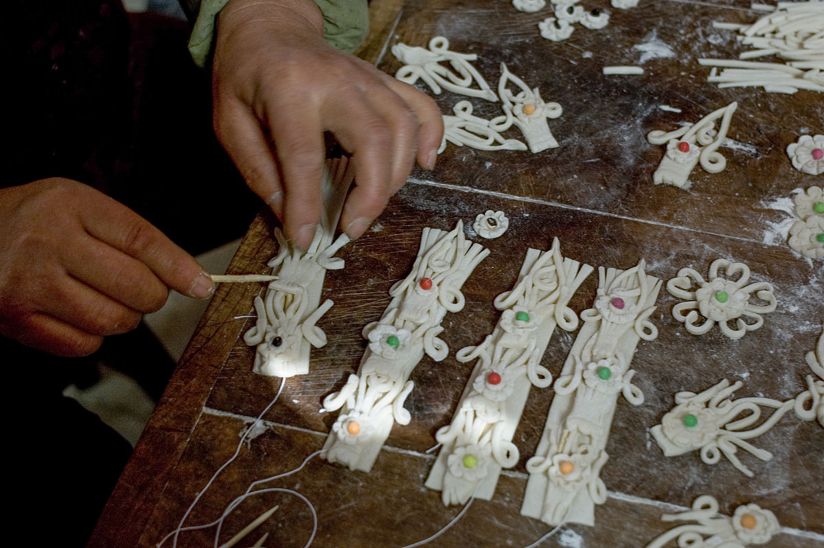 指尖上的瑰宝：探寻传统技艺的魅力与传承 (纪录片)