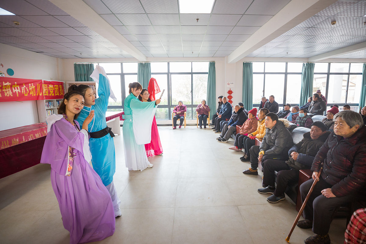 我是党员幼儿教师要针对老师压力比较大和另的班党员老师谈心谈话请写一份谈话记录用对话的形式来写