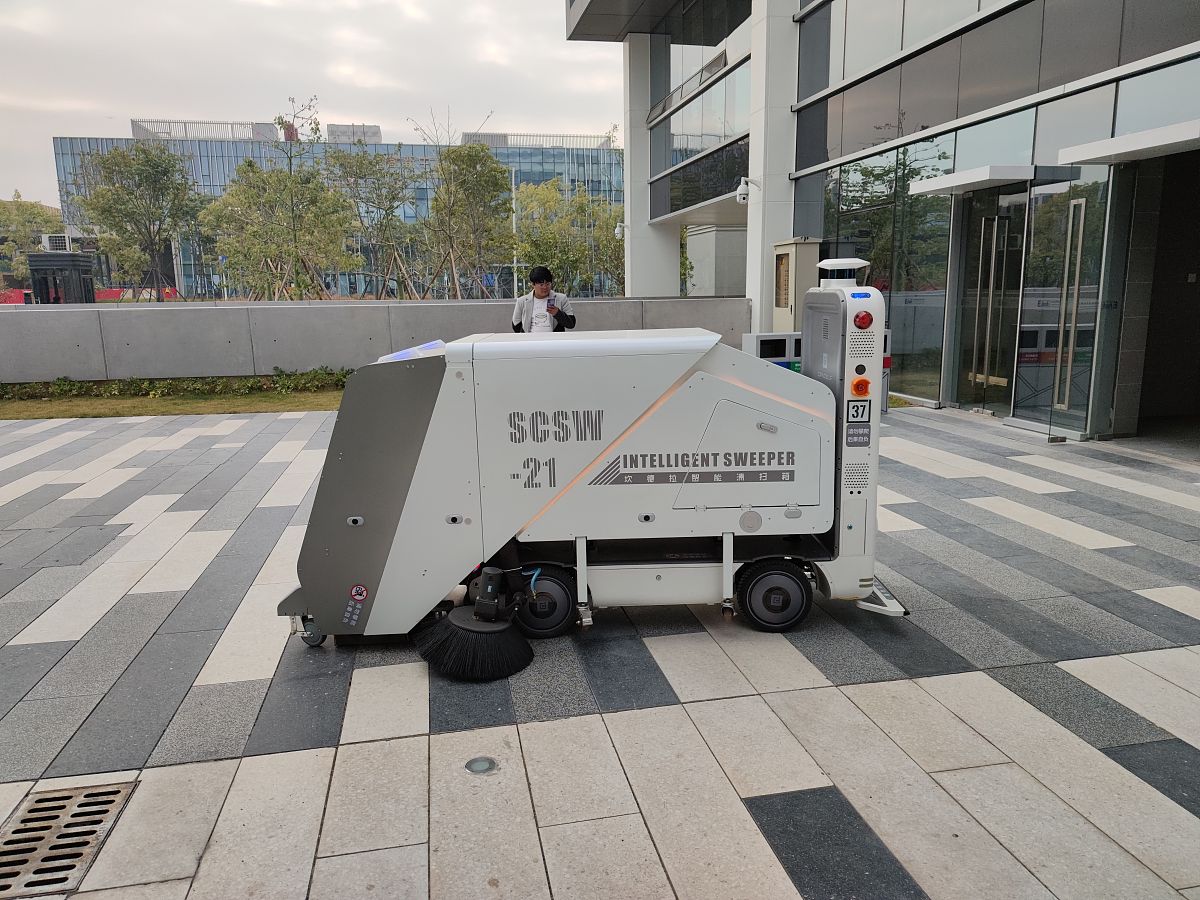 改变形态的扫地机器人主要采用哪种材料