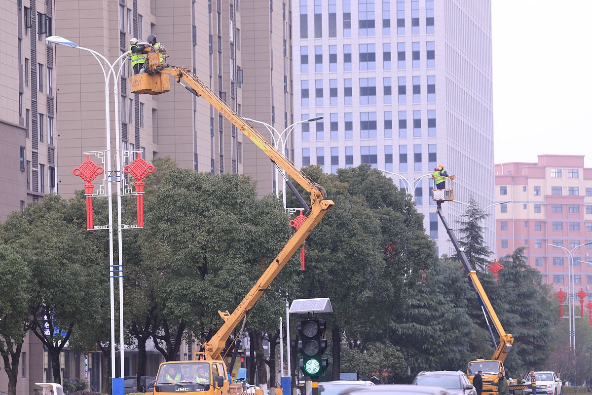 红绿灯维修车下面的支架叫什么回答加拓展。