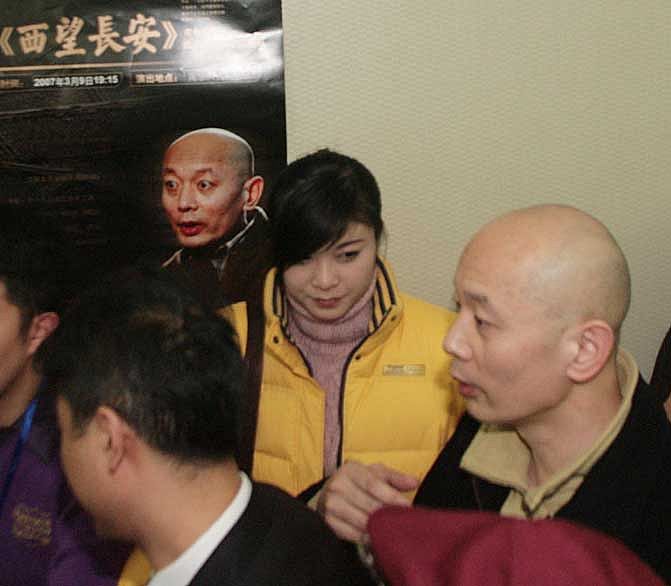 陶红去世引悲痛，前夫乐嘉携女拉萨求福，如何看待人生的无常？