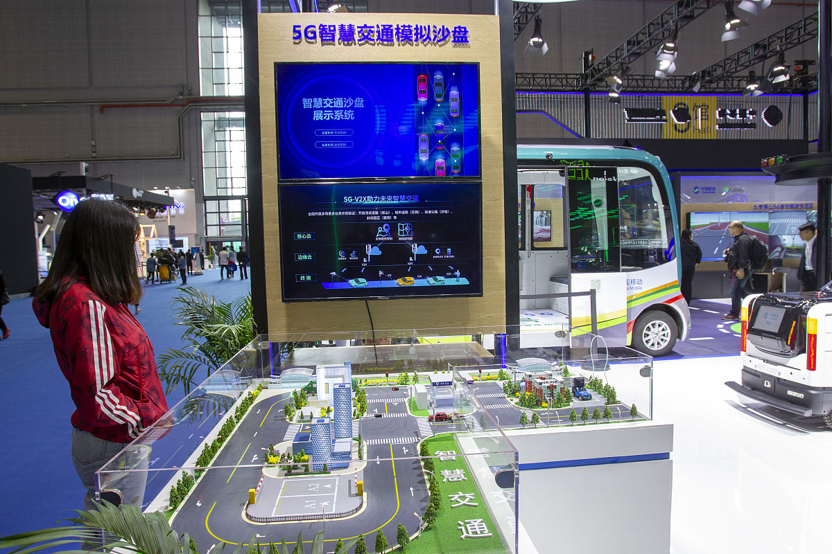 我是比亚迪负责客户管理系统的产品经理为了优化系统我计划出差上海车展请结合信息化产品经理的工作帮我写一下上海车展调研的调研目的