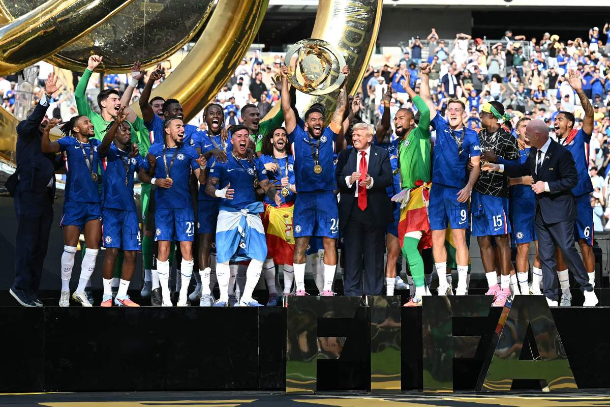 皇马2-1巴萨！贝尔和本泽马建功，白衣军团晋级国王杯决赛