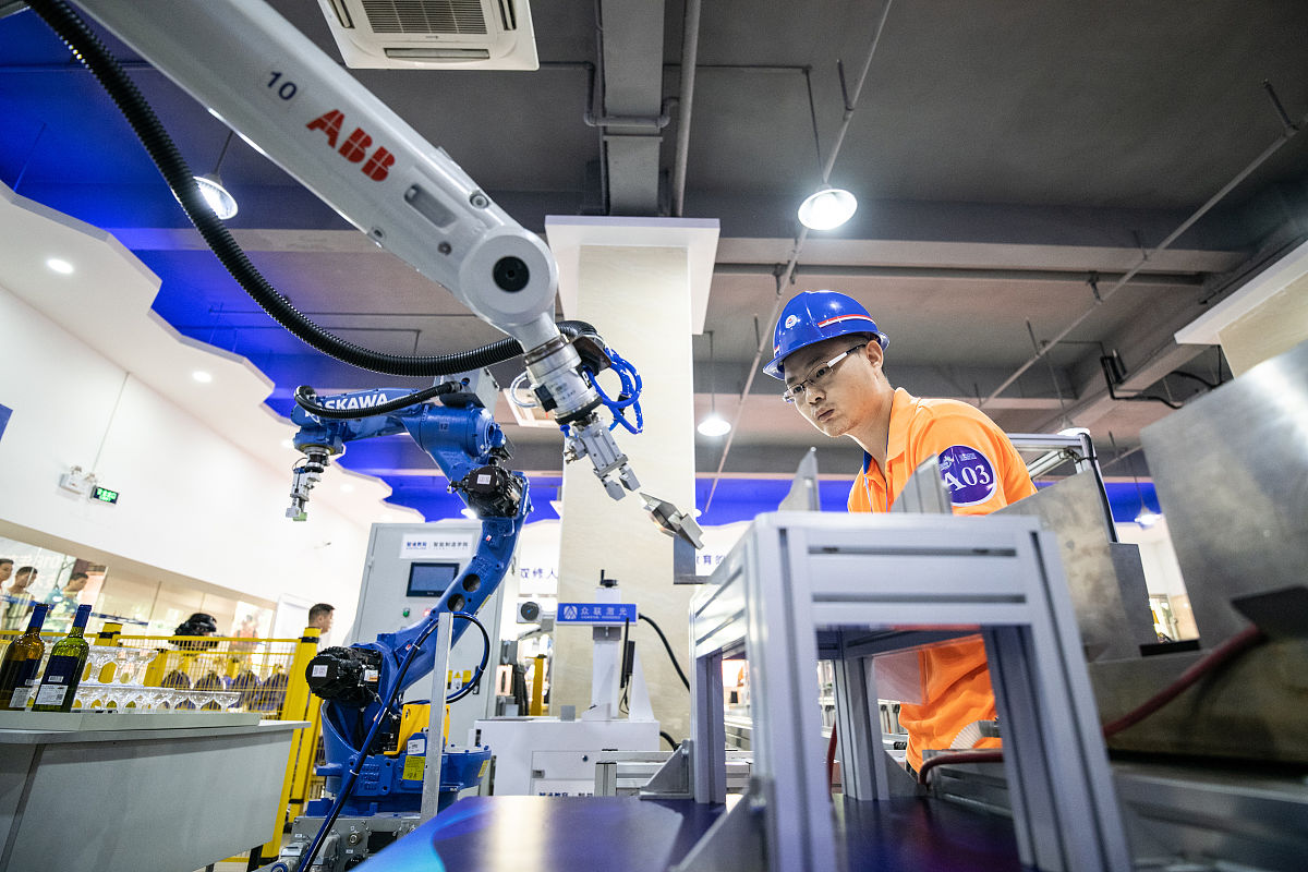 贵阳铁路高级技工学校工业机器人应用与维护专业招生 | 培养高端技能人才