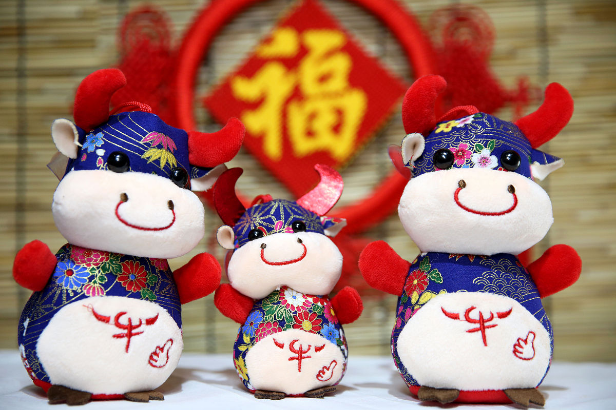 2021年1月20日,安徽省淮北市香包制作非遗传承人杨海玲和丈夫吴增业制