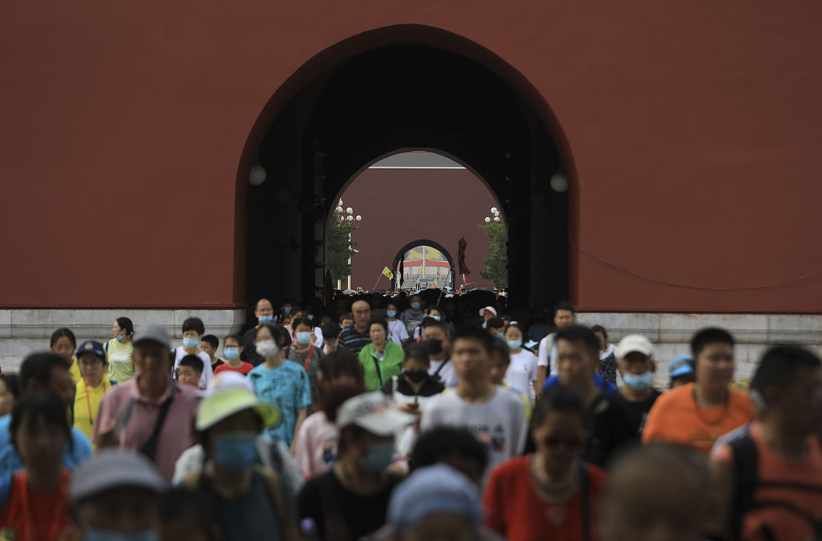 2021年7月21日,北京,故宫博物院迎来暑期游览高峰,游客在参观游览.
